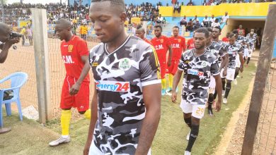 Photo de Vclub enchaîne, Tshinkunku porté par Mwaku